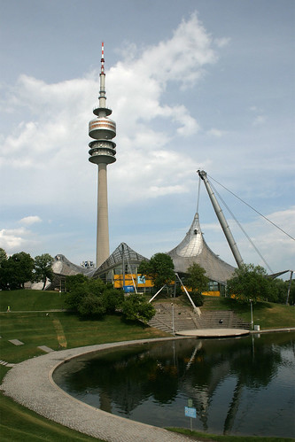 Turm und Olympia-Schwimmhalle