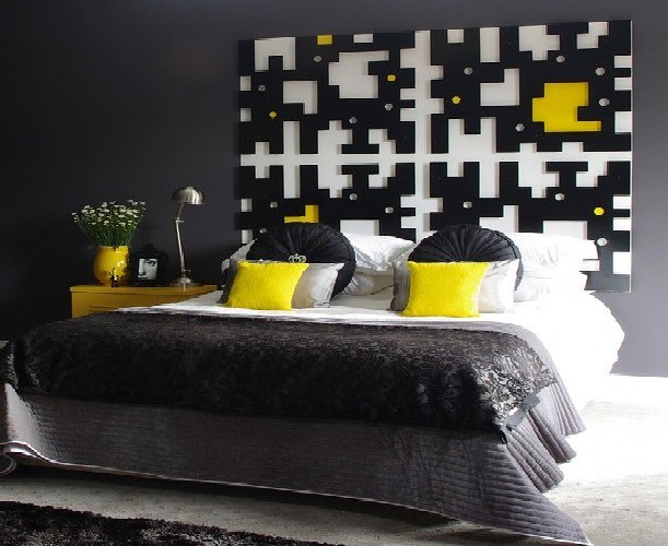 Creative-Inspiring-Bedroom-with-Black-and-White-in-connecting-with-the-color-yellow