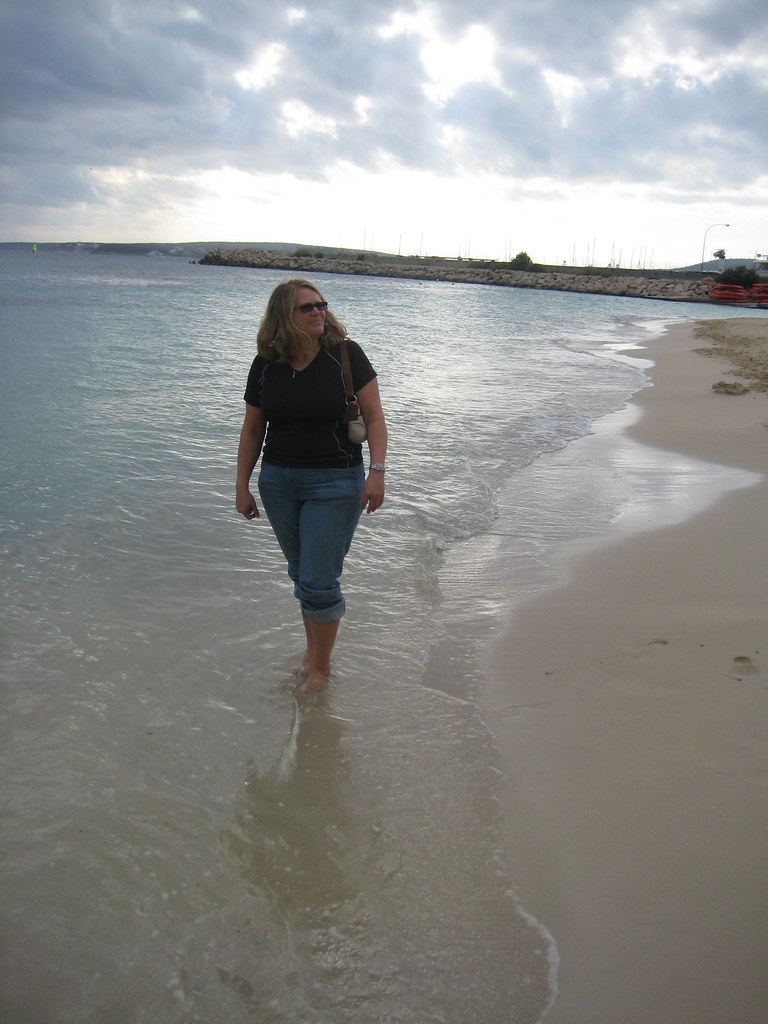 Wild Tigris - Heidi walking on beach