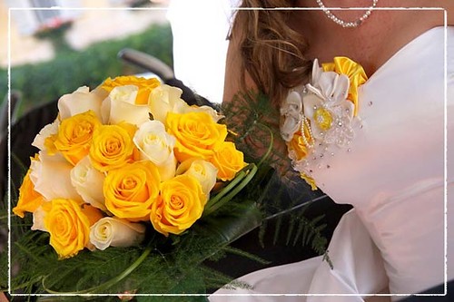 white and yellow rose bouquets. yellow roses bouquet