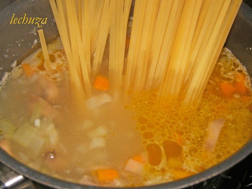 Sopa tallarines-añadir pasta