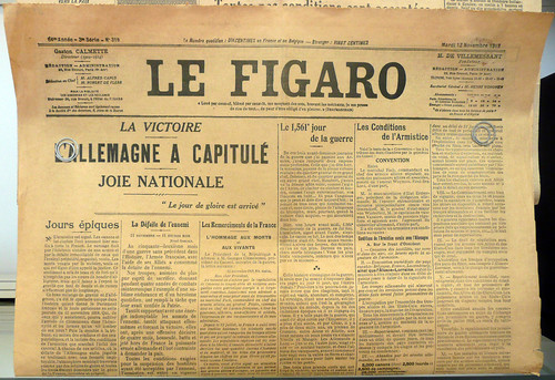 Le Figaro du 12 novembre 1918 annoncé la capitulation de l'Allemagne. Objet exposé à l'Historial de la Grande Guerre à Péronne (Somme)