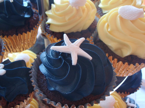  fondant starfish and seashells for a navy blue and yellow themed wedding