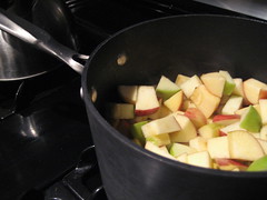 Applesauce cooking