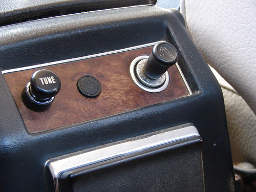 Rear Tuning Button, Cigar Lighter & Ashtray