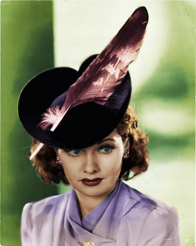 Hat with Feather por Lucy_Fan.