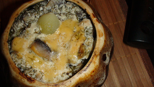 Hot pots: mushrooms and chicken