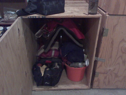 moved my saddles to the lower tack box since according to one of the barn owners I have lots of crap. :)