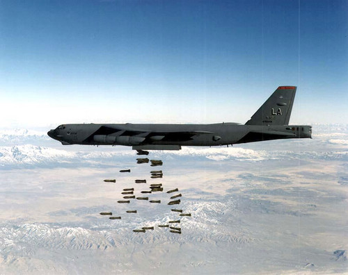 Airplane picture - B-52_15b dropping bombs