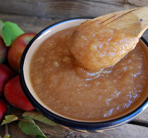 Applesauce with spoon1