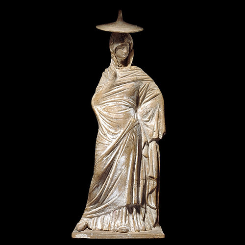 010 Terracota de Tanagra siglo III a.C. Grecia-© Trustees of the British Museum