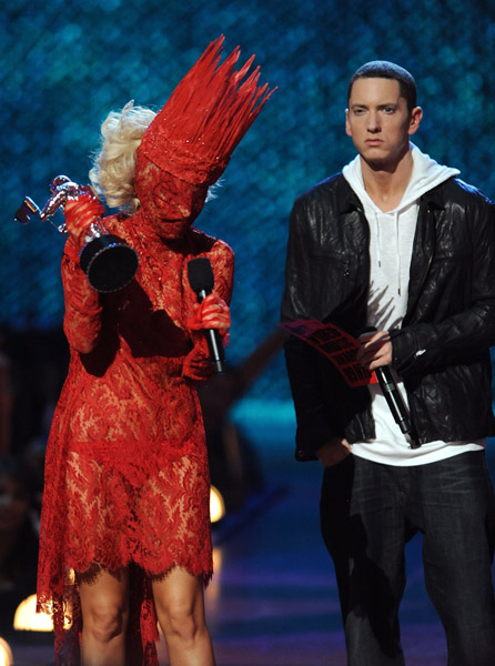 Lady Gaga VMA vestido rojo