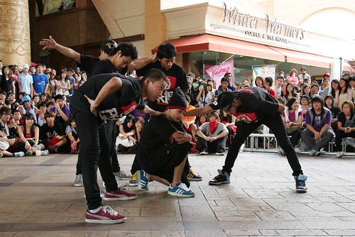 Wakaka Fever led by Popular dancer and reality star Alam