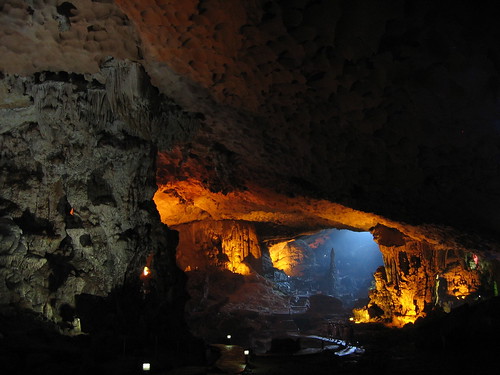 Cueva Halong Bay