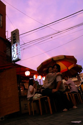 asakusa_couple_under_the_rainbow01.jpg