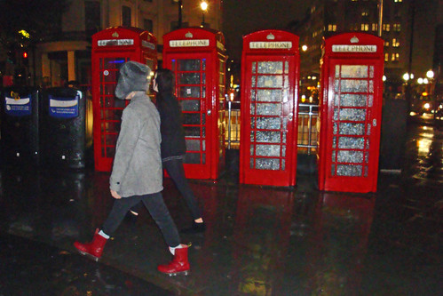 London rainy night-2v