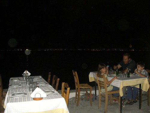 dining by water's edge kalamaRIA thessaloniki