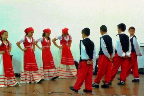 italian folk dancing in costa