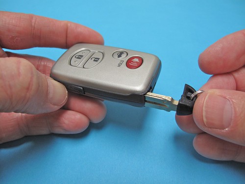 2010 toyota camry car key battery