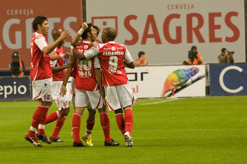 Jogadores do Braga festejam golo contra Benfica