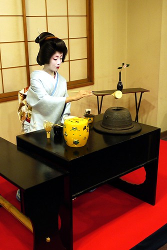 Geiko, making tea