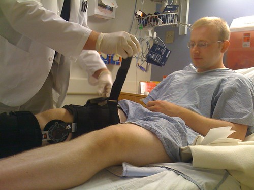 Fitting the knee brace