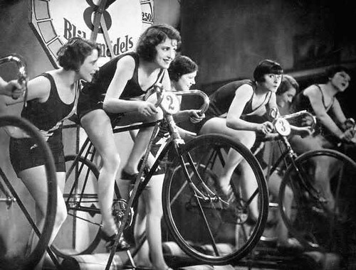 Old school roller racing for the ladies