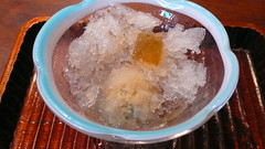 焙じ茶氷の中には焙じ茶のシャーベットが