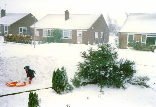 1986-01And-Snow-piled-high-