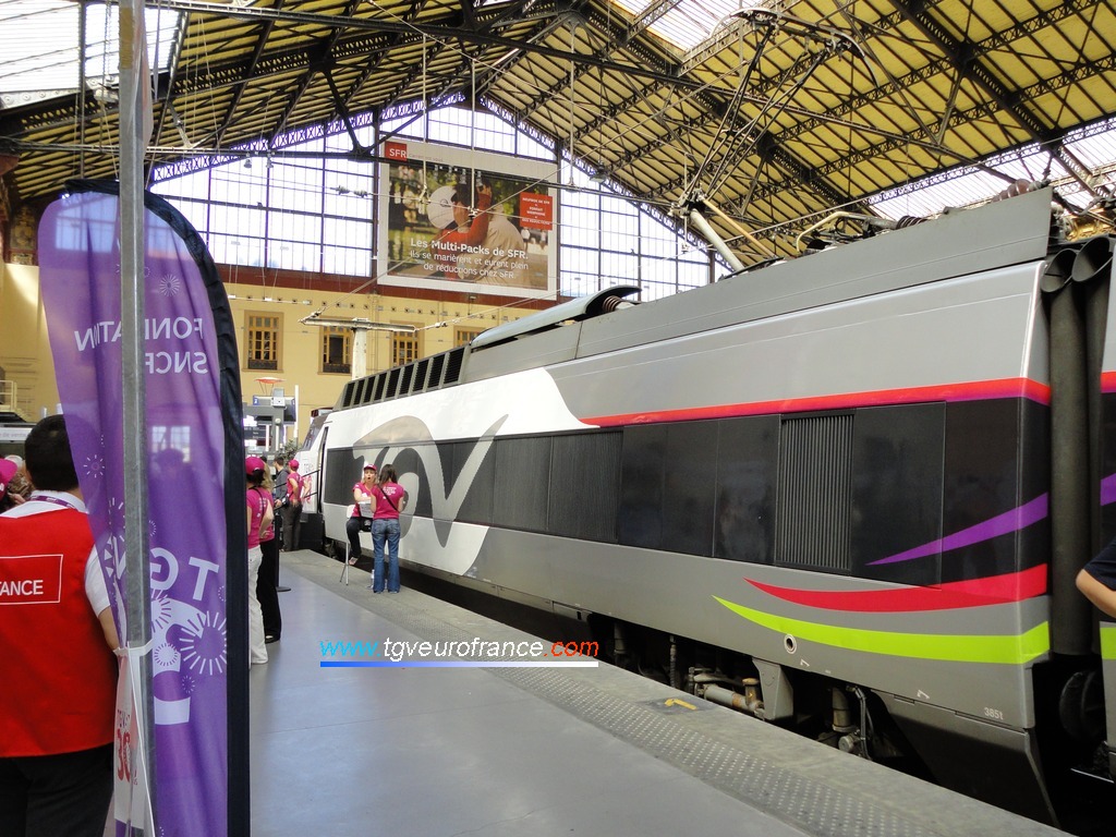 Vue du pelliculage de la motrice de la rame TGV Expérience