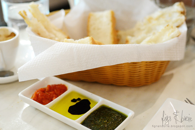 Bread and dips, Caffe Amici