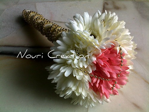 Hand Bouquet Artificial Flowers Chrysanthemum in white and pink 