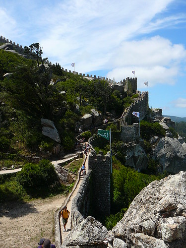 Lienzo de muralla principal del Castelo; la Torre Real quedaría arriba a la izquierda. Se puede ver todo en esta foto.