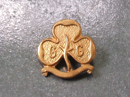 Three trefoils · Guide Promise badge from 1985 