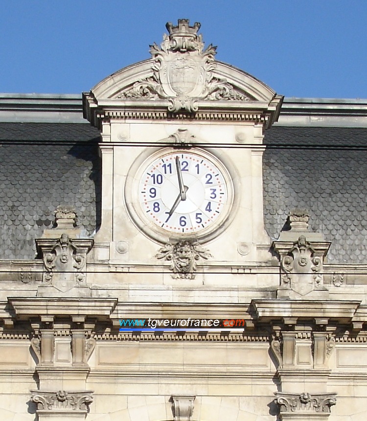 Horloge du fronton de la gare SNCF de Bordeaux Saint-Jean