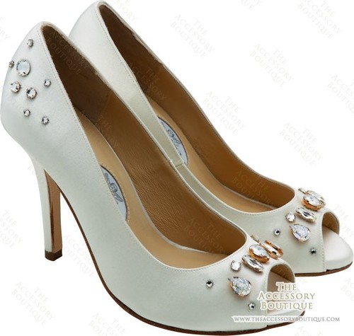Rhinestone wedding shoes Shoe design in the open end and garnish with 
