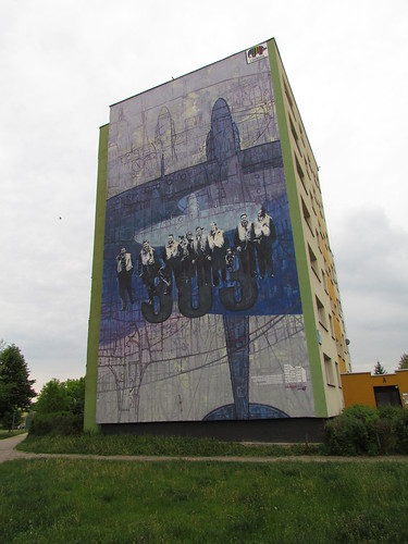 Justyna Dziechciarska - mural painting; at 3 Dywizjon 303 St.