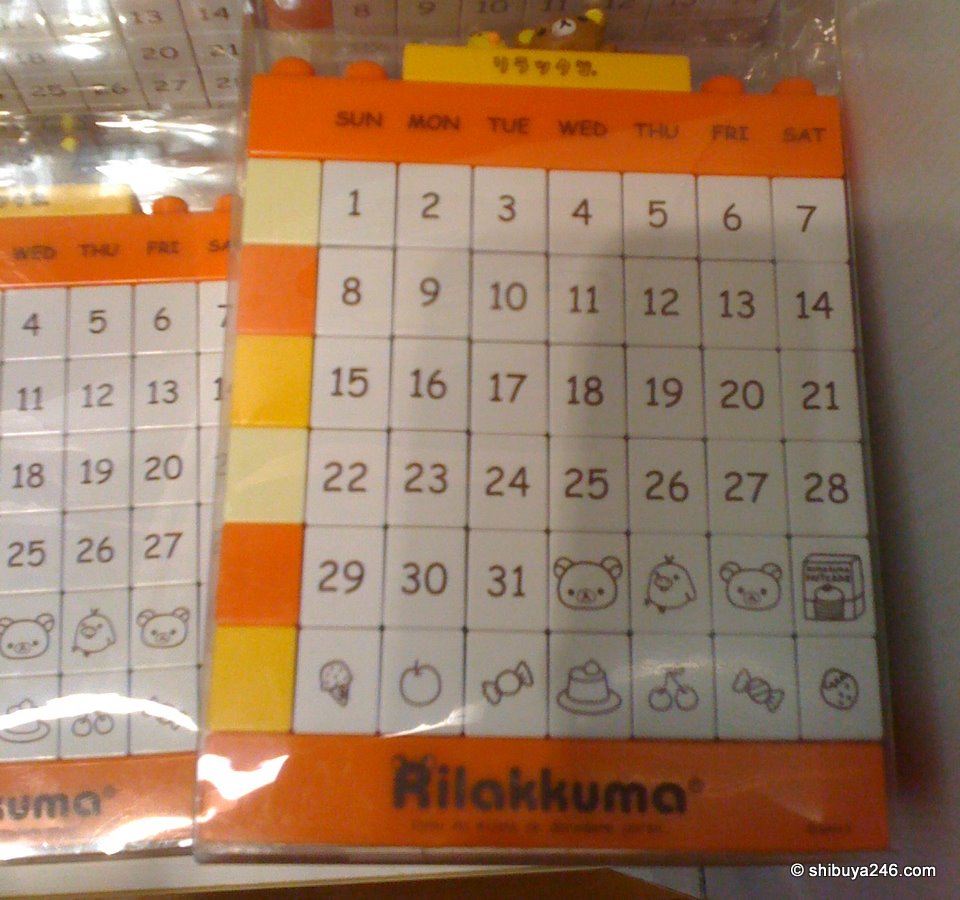 A Rilakkuma desk calendar made with lego type blocks. nice !