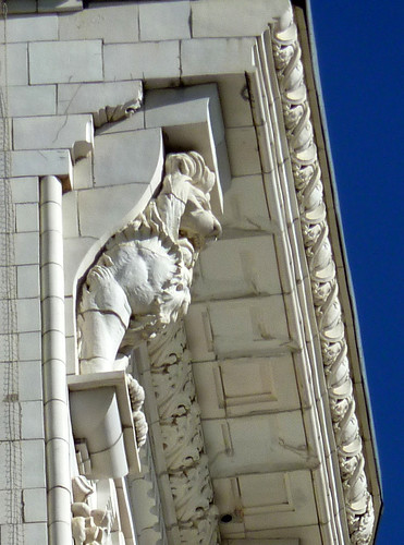 P1000076-2009-12-28-Candler-Building-So-Cornice-Detail