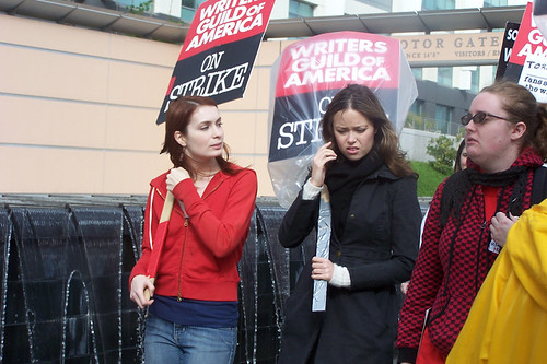 Felicia Day & Summer Glau at a Writer's Guild of America protest.