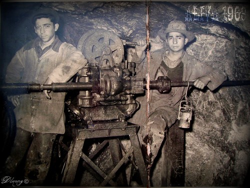 Abilio Alonso y Bonifacio Reigadas en el interior de la mina de Áliva en 1963. Foto de Reigadas en flicr