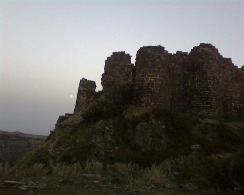 moon-armenia_amberd_castle-20080815