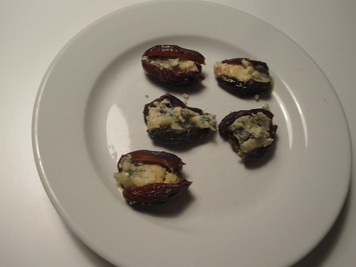 Dattes stuffed with Fourme d'Ambert