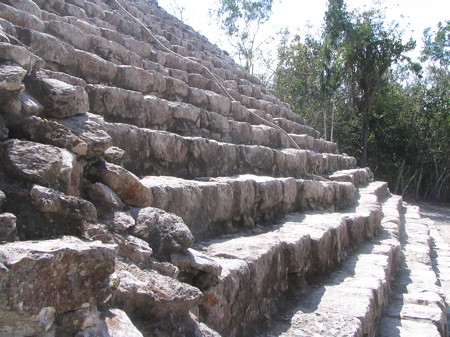 Side view of steps of El Castillo