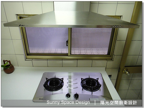 廚房設計-新莊復興路一段林小姐L型廚具：韓國人造石檯面+木心板桶身+6面結晶鋼烤