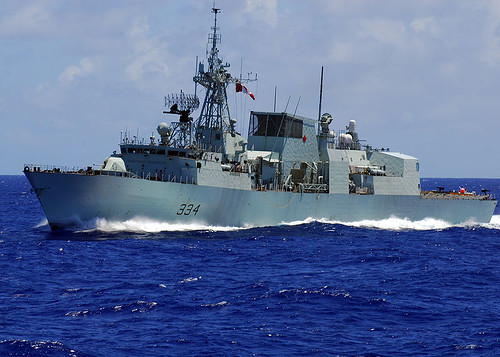 800px-HMCS_Regina_%28FFH_334%29_Frigate