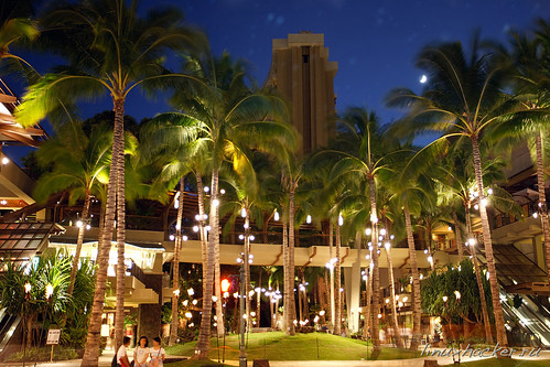 Kalakaua avenue near Sheraton Waikiki ©  verygreen