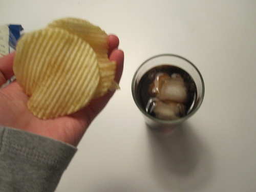 Chips and cuba libre at home