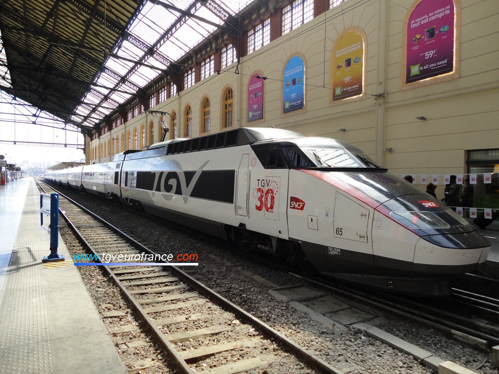 Vue de la rame TGV Expérience en stationnement voie A à Marseille Saint-Charles