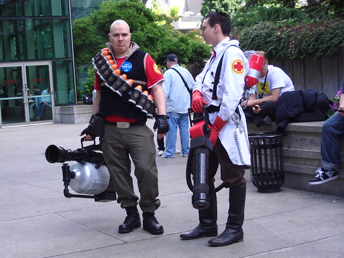 Team Fortress 2 Heavy and Medic consulting